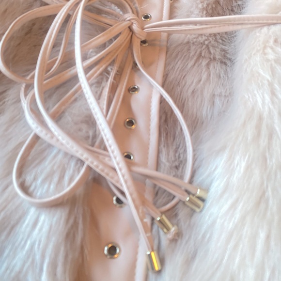 Guess Faux fur vest with leather details. - Picture 2 of 2